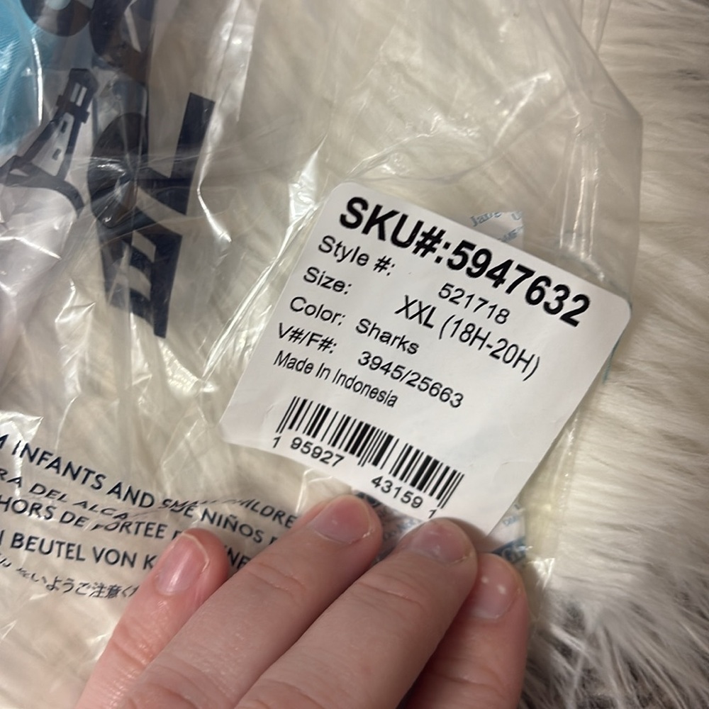 NEW In Packaging Lands End Youth Husky XXL 18-20 Sharks Swim Rash Guard Shirt - Picture 9 of 9